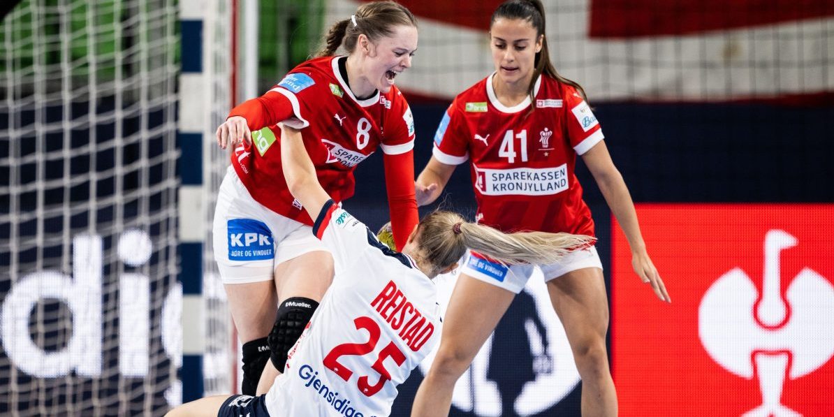 Norge och Danmarks damlandslag i handboll under EM 2022